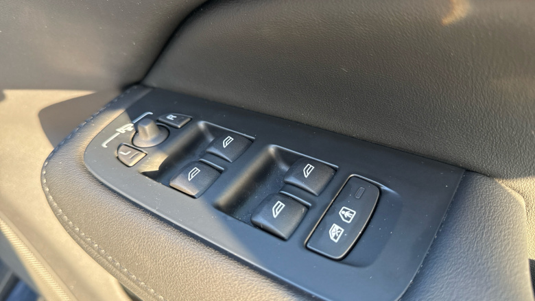 Volvo V60 2.0 B4P Plus Dark 5dr Auto [7 speed] Petrol Estate